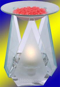 Aromalampen und Duftlampen aus formschönem Glas. In satiniertem und geschliffenenm Glas mit abnehmbaren Duftschalen.