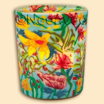 Tropischen Blumen Leuchtglas Votivglas. Sehr farbreiches Windlicht mit einem Ausschnitt der Blütenvielfalt der Tropen. Für dieses Kerzenglas von Kerzenfarm Hahn ist auch das passende Leuchtglas erhältlich.