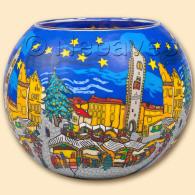 15 cm XL Leuchtglas von Kerzenfarm Hahn mit buntem Weihnachtsmarkt. Weihnachtsmarkttreiben, gelbe Sterne und ein leuchtender Tannenbaum zeigen sich auffe dem Wintermotiv. Für Maxi Teelichter oder LED-Teelichter. Stimmungsvolles Licht in der Vorweihnachtszeit.
