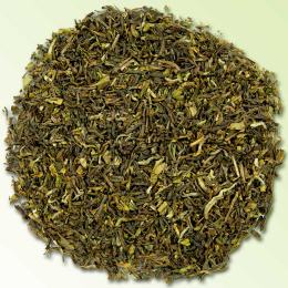 Darjeeling SOOM first flush Schwarztee FTGFOP1. Dieser klassische und hocharomatische first flush-Tee hat ein mittelgroßes, sehr gut gearbeitetes Blatt mit hellgrünen Tips.